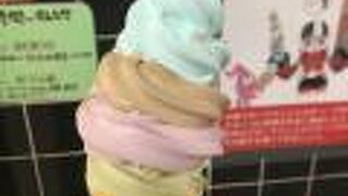 中野ブロードウェイの名物店、溶ける前に食べないと...