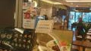 明るい店内でゆっくりと休憩