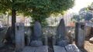 乃木神社に祀られている乃木大将のお墓は青山墓地にあった