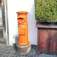 レトロな赤いポストです。