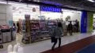 ＬＣＣに乗る方には便利！でも、国際線搭乗される方へ、液体物100mlの制限アリ！飲み物購入の際はご注意を！