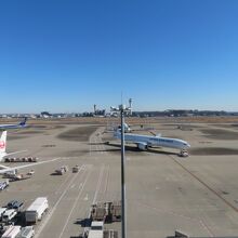 国際線なので飛行機も少なかったです