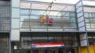 地下鉄駅直結のきれいなモール