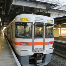 豊橋駅に停車中の特別快速