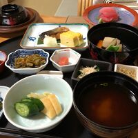 朝食は和定食