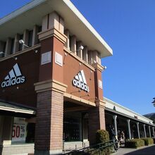 なんという大きな店舗