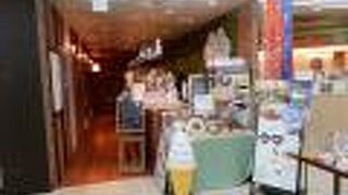 軽食も食べられます