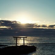 神磯鳥居の日の出