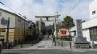 坂の参道が素晴らしい