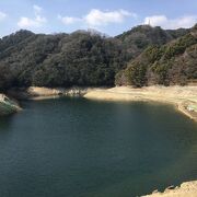 ダム湖百選！布引ダムは日本最古の重力式コンクリートダム