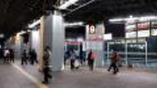 金沢駅前の大きなバスターミナル