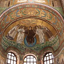 後陣の半円ドーム