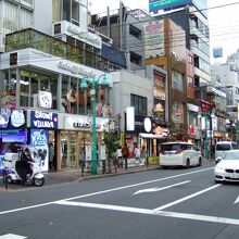 いろんな国のお店が並んでいます