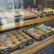 色々な種類の揚げパン専門店!