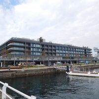 横浜ハンマーヘッドの3～5階がホテルです。