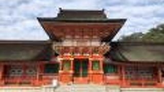 朱色の建物がきれいでした