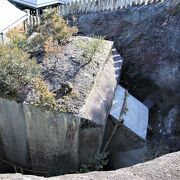 江戸時代シーボルトも訪れた巨岩が御神体の神社です。