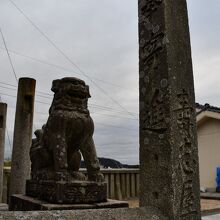 門柱脇の狛犬