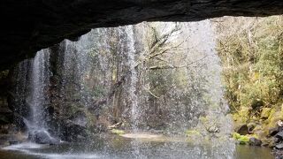 滝の裏に行ける珍しい滝
