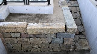 江戸時代北前船の寄港地として栄えた港の遺構が一部ですが復元されています。