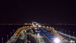 東京湾のど真ん中にあるパーキングエリア