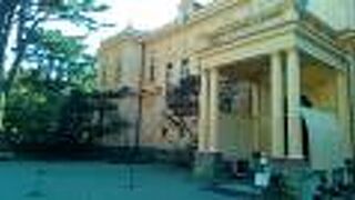 三菱グループの創始者の邸宅です。