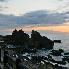 後ろに見えるのは屋久島です