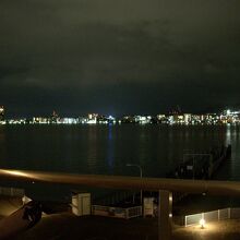 びわこ大津館から眺めた琵琶湖と湖都大津。