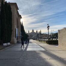 広場からは、マジカ噴水とカタルーニャ美術館が見えます。