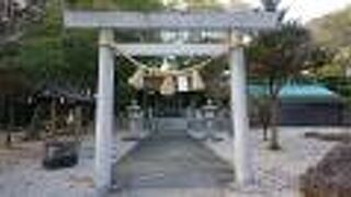 第二次世界大戦後に地元の人々の想いから建てられた神社