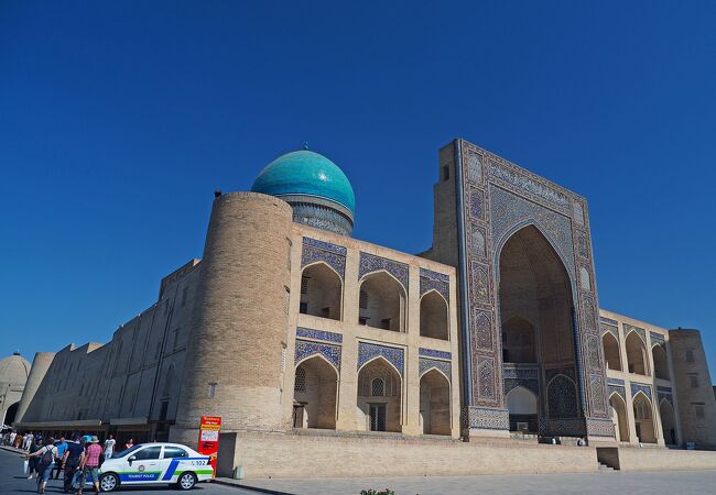 16世紀から現役の中央アジアで最も有名な神学校：ミル・アラブ・メドレセ