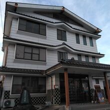 「温泉センター」と大きな表示は見当たりませんでした。