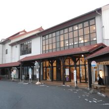 地下1500メートルから湧き出る天然温泉施設です。