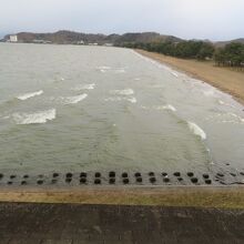 琵琶湖と思えないほど白波が立つ