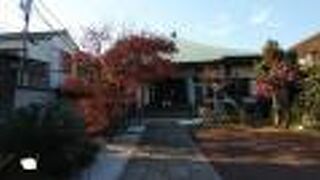 広い境内をもつお寺