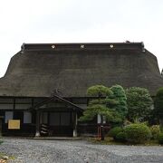 珍しい建築と御霊屋が見学できる