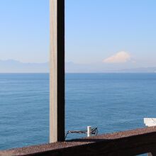 窓から海と富士山が同時に見える