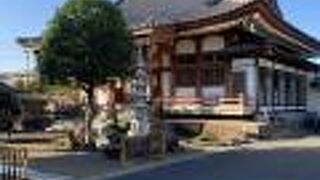 住宅街にあるお寺です