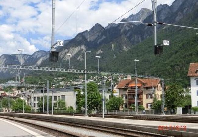 クール駅では氷河特急はスイッチバックした