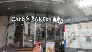 デニッシュ食パンのミヤビ、のカフェ。オランダ大使館前。美味しくて、２階にテラス席が沢山。