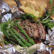 九条ネギとアスパラ添えハンバーグ