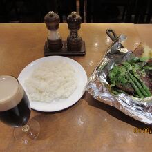 ハンバーグ定食とビール