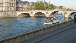 パリを流れるセーヌ河