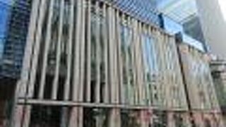 高級レストランと三重県アンテナショップが入っています