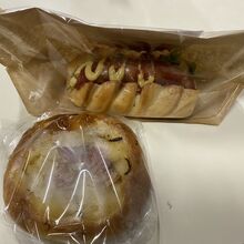 ピザパンとホットドッグ