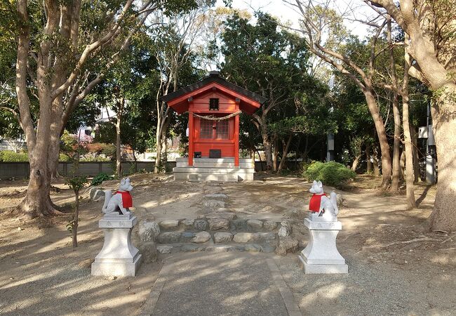 小さな稲荷神社