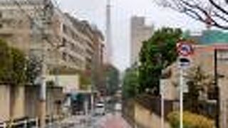 鳥居坂の脇道越しに見える東京タワーはお勧めです。