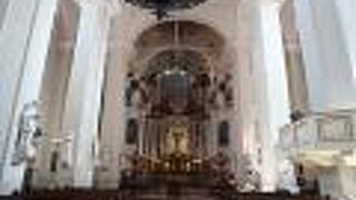 大学の中に教会