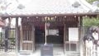 浅草公会堂の北に