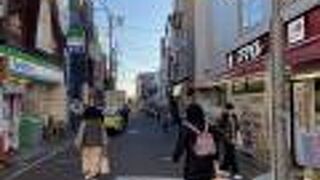 昔ながらの商店街です